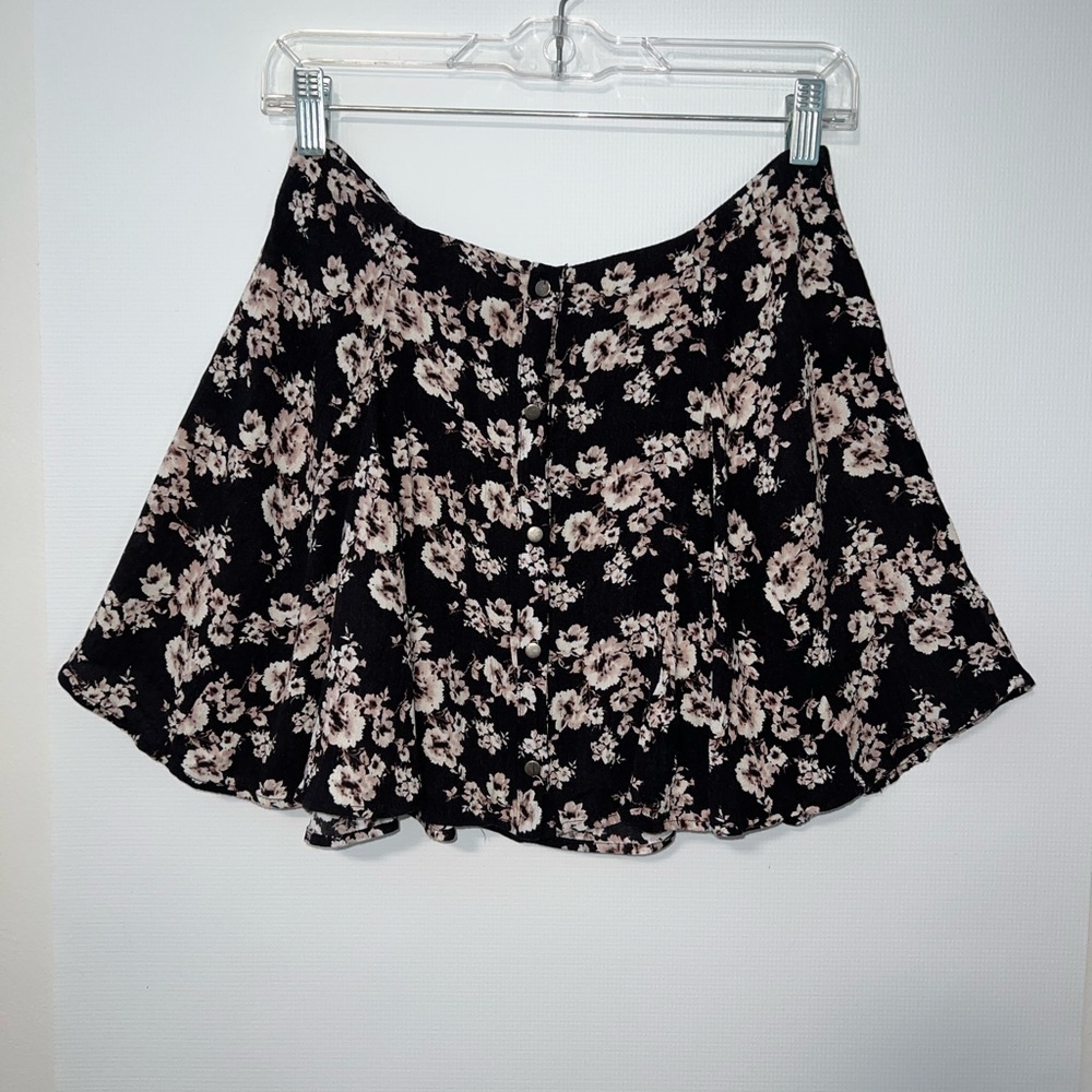 Mini Skirt - Picture 2 of 3